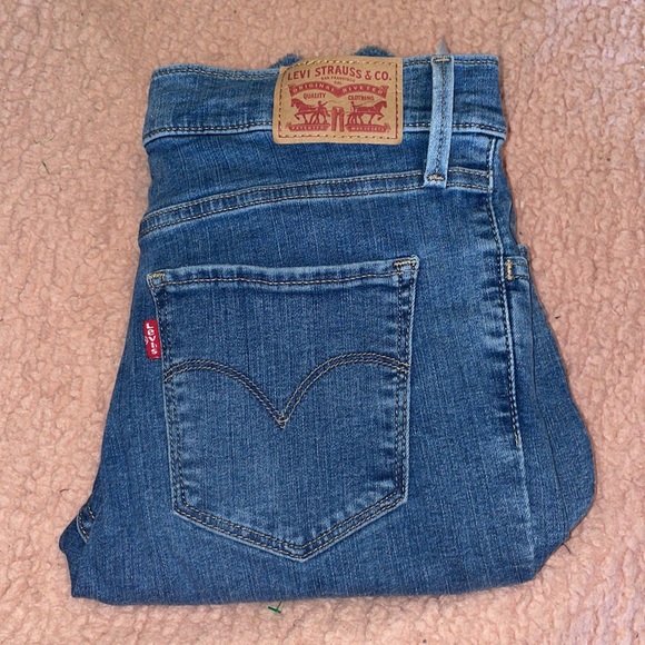 Levi’s 720 High Rise Skinny Jean with Rips size 28 or 6/7 - Picture 3 of 6